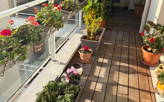 Suite padronale aperta su una terrazza, che unisce pace e città