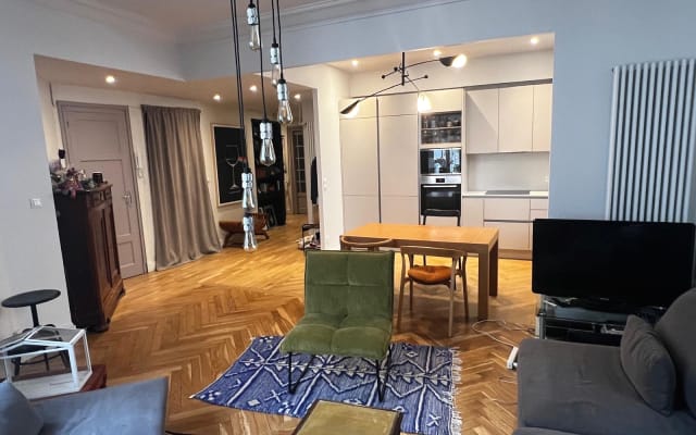 Estúdio-Vibe: Quarto grande e tranquilo, idealmente localizado