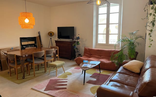 Private suite in beautiful old town apartment with view