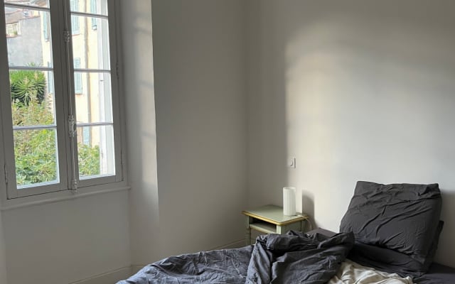 Private suite in beautiful old town apartment with view