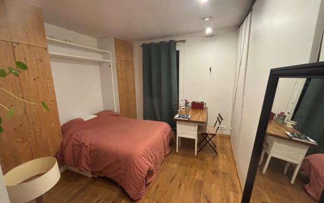 Apartment near the Canal Saint Martin - quiet location