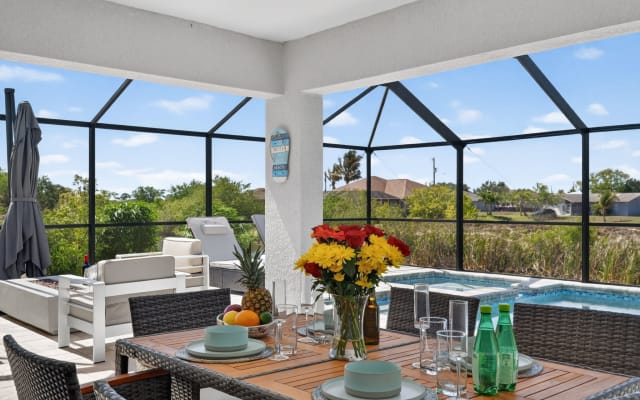 Villa Capeside - Quiet Waterfront Villa with Heated Pool & Spa - Photo 8