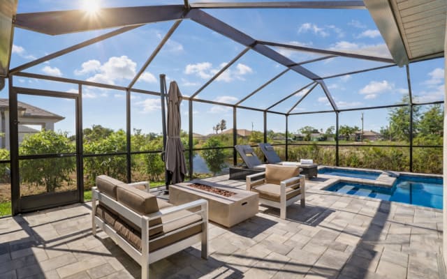 Villa Capeside - Quiet Waterfront Villa with Heated Pool & Spa - Photo 12