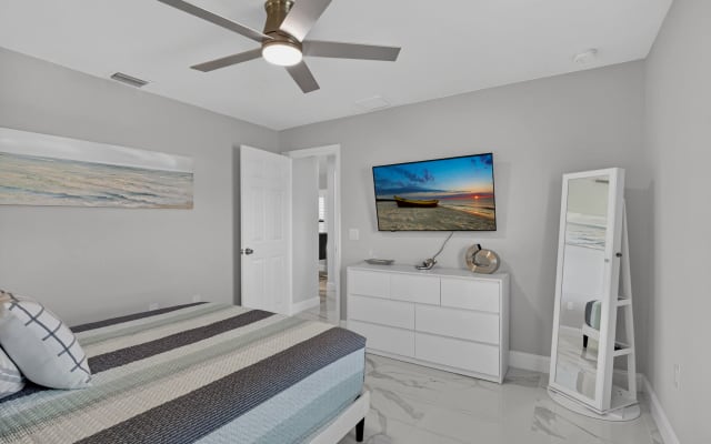 Villa Capeside - Quiet Waterfront Villa with Heated Pool & Spa - Photo 18