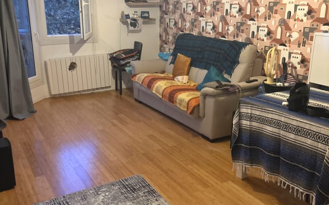 Appartement dans une résidence sécurisée avec canapé lit de qualité