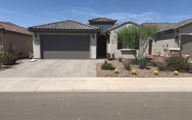 Beautiful 2 bed home with gorgeous Mountain View’s