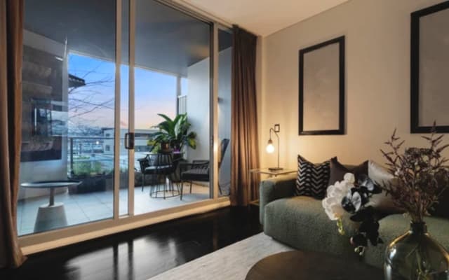 un appartamento sovradimensionato dal punto di vista architettonico in 