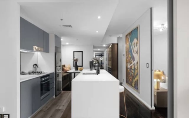 un appartamento sovradimensionato dal punto di vista architettonico in 