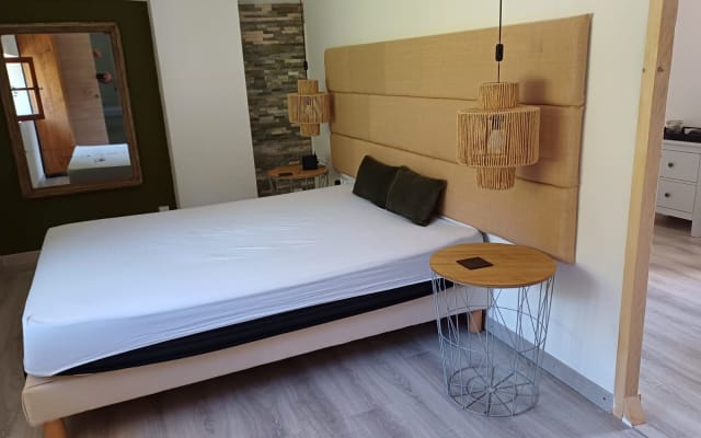 Apartamentos auto-suficientes com uma grande piscina num belo vale...