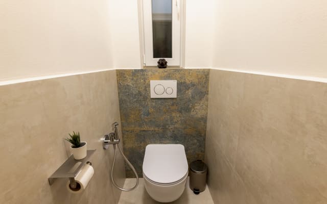 25sqm, high ceiling private room, with 55 inch TV - Picture 11