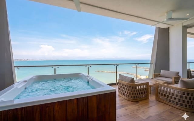 Luxuriöse Eigentumswohnung am Meer mit privatem Whirlpool