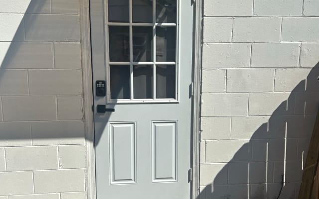 Alan's listing on misterb&b - Private entrance