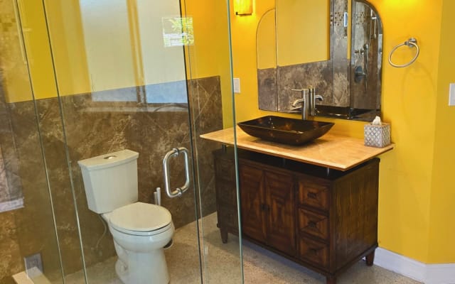 Keith's listing on misterb&b - Bathroom