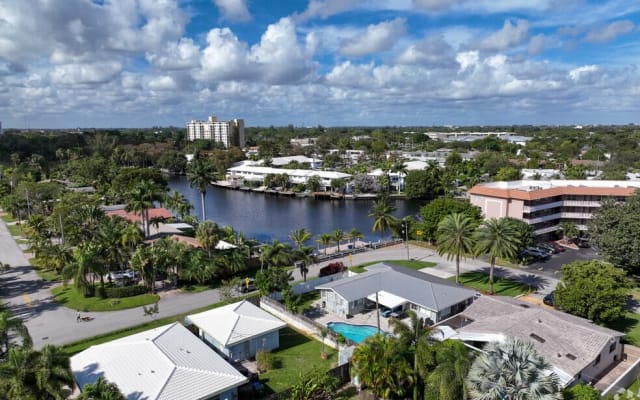 Secluded Tropical Oasis | Walk to Wilton Drive | Saltwater Pool - Picture 12