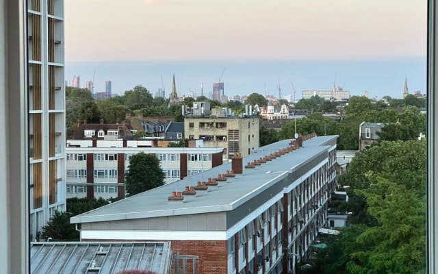 Geräumiges Zimmer in Stockwel, London.