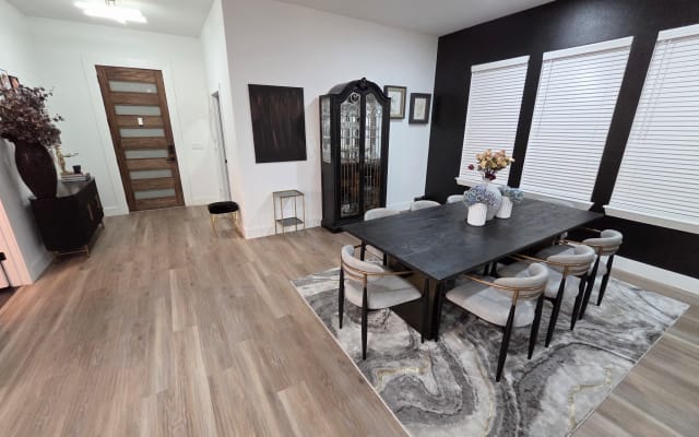 Rolando's listing on misterb&b - Foyer and Dining Area