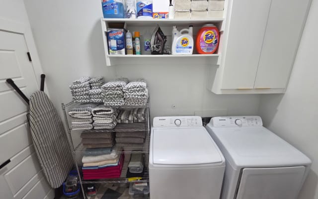 Rolando's listing on misterb&b - Clothes Care Room