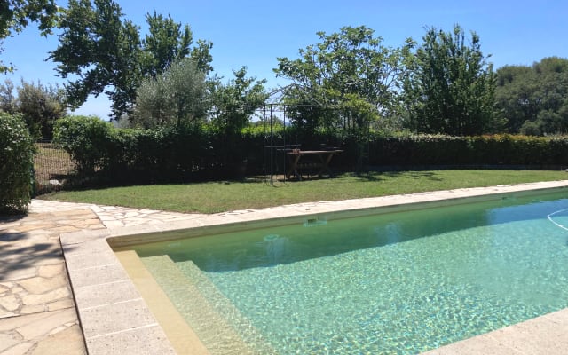 Thierrys Inserat auf misterb&b - Großer beheizter Pool, Sonnenterrasse und Essbereich