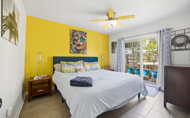 Deluxe King Suite Y with Private Bath in a Lush Outdoor Oasis