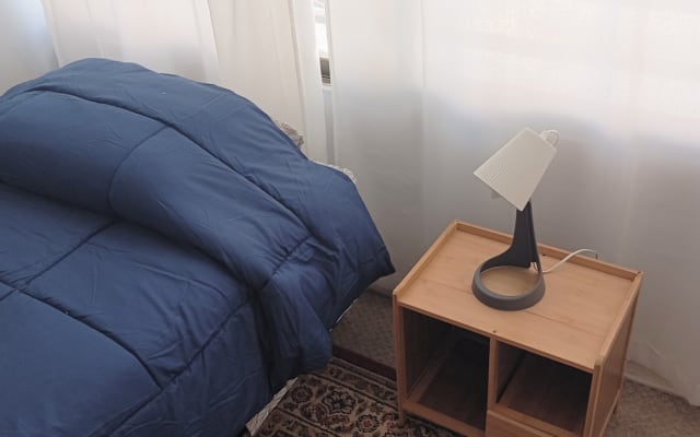Camera confortevole con bagno privato e posizione eccellente.
