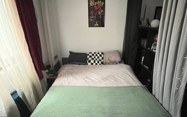 Cosy shared room in Bucharest.