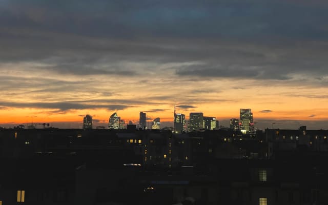 Luminosa camera privata con balcone - Vista sull'ultimo piano a Milano