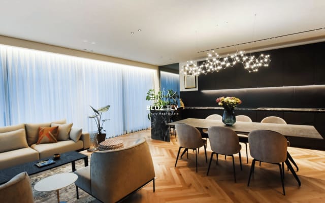 Luxurious 3-bedroom apartment with sea view