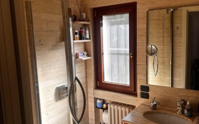 Habitación privada con vistas al lago a un paso de la playa.