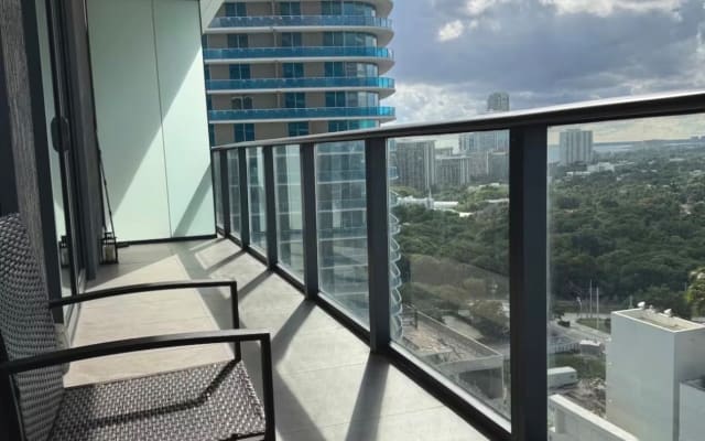 Sleek Brickell Apartment in Luxury Building  - Picture 9