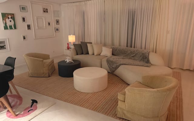 Clean and renovated apartment 5 min to Wilton drive.
