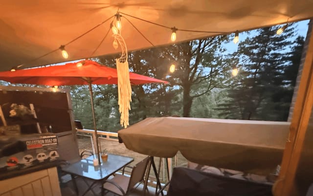 Chris's listing on misterb&b - The balcony and bedroom windows overlook rolling greenery and trees, giving the space more of a calm treehouse feel. Waking up to tree views and fresh air makes it feel quiet, grounded, and relaxing just outside the city.