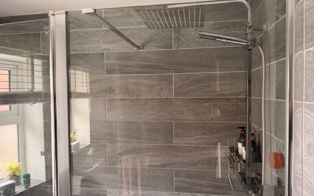 Gareth's listing on misterb&b - Walk in double shower