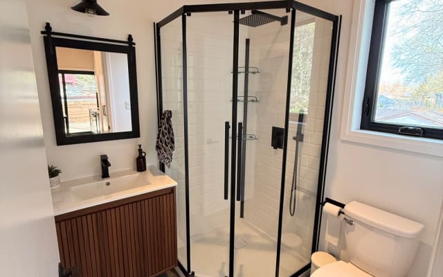 Accogliente cabina privata a Toronto con parcheggio gratuito