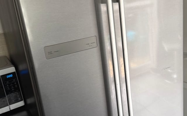 Gareth's listing on misterb&b - American Fridge Freezer 