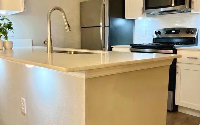 Modern Orlando Getaway Minutes Away From Universal Dinning & Shopping