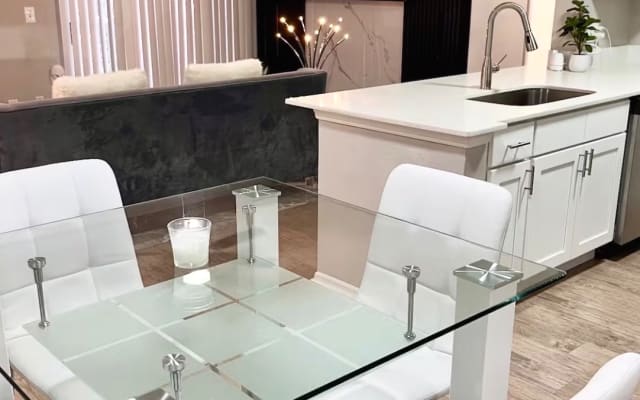 Modern Orlando Getaway Minutes Away From Universal Dinning & Shopping