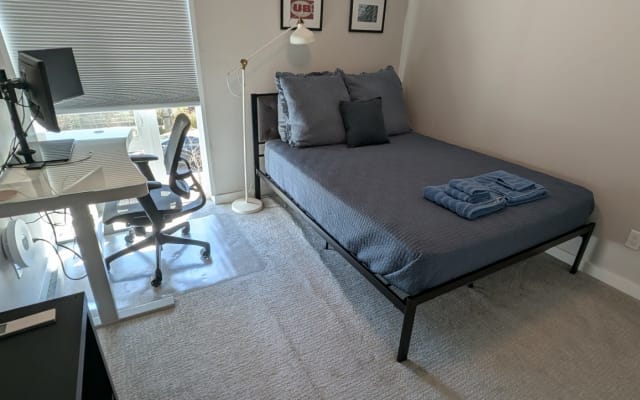 Capitol Hill Living w/ King Bed, Garage, Rooftop