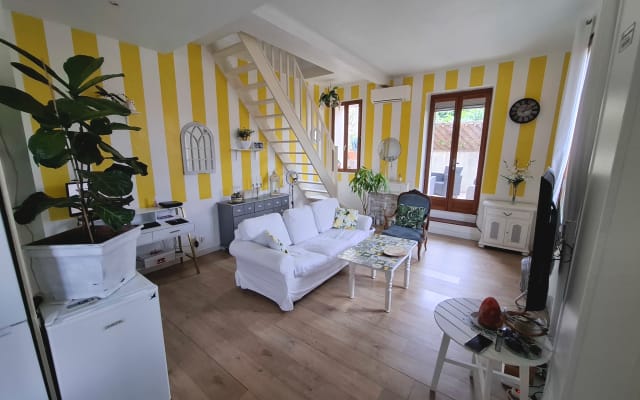 Helles Zimmer mit eigenem Bad. Klimaanlage. Balkon. - Foto 5