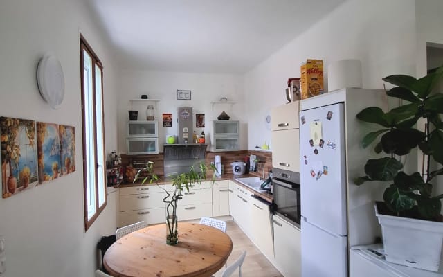 Helles Zimmer mit eigenem Bad. Klimaanlage. Balkon. - Foto 7