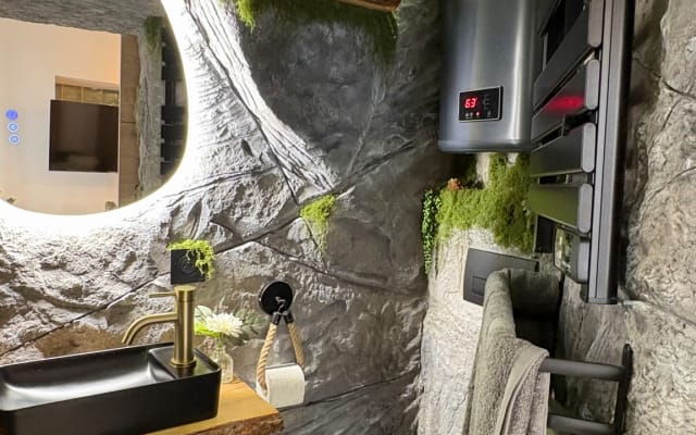Studio Jungle Grotte Bohème au cœur de Nîmes •Cour privée