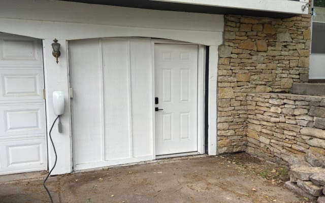 Suite privada en Overland Park con carga para vehículos eléctricos
