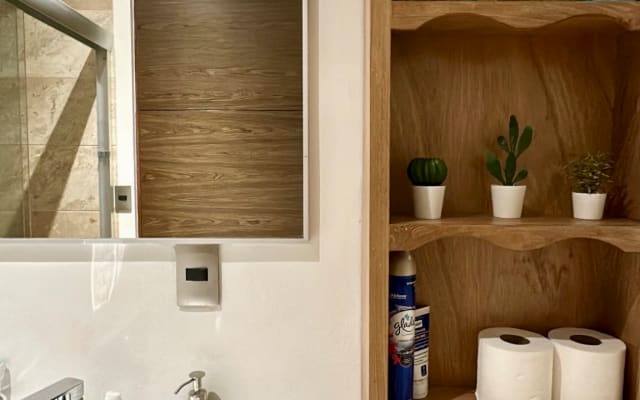 Disponibile una camera privata in un affascinante appartamento a tema "Giungla musicale". - Foto 6
