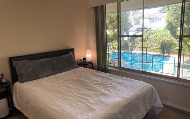 Retiro luminoso em Pasadena - Vista para a piscina - Aconchegante e...