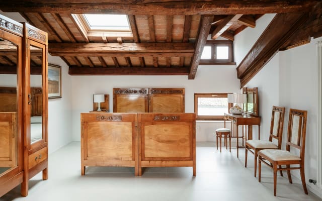 Studio mansardé. Rénové en 2025, avec une touche vintage.