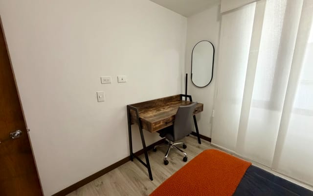 room in apartment in central gay area - Picture 4