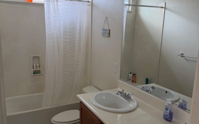 Clean & Quiet Private Bedroom - San Jose Stay