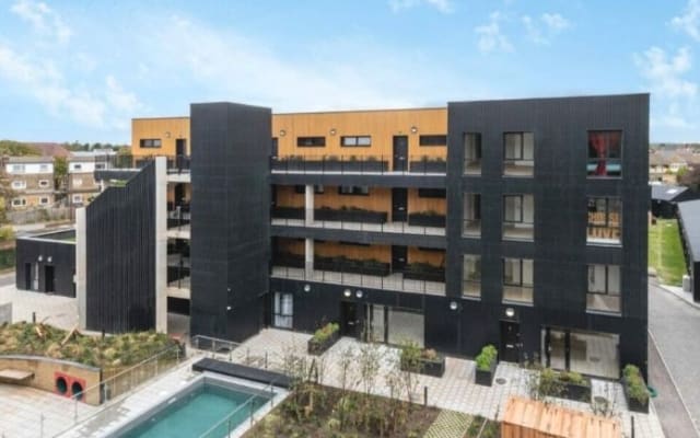 Impressionante apartamento moderno no rés do chão com piscina.