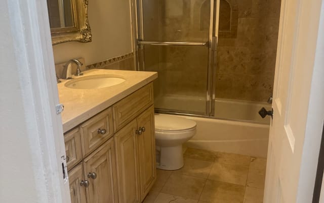 Flexible luxury living in the heart of weho