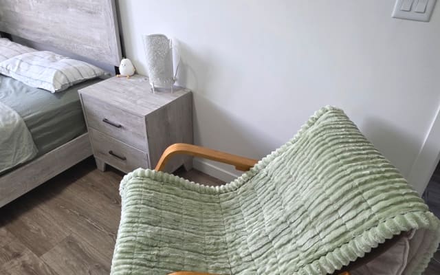 Cozy & Convenient Private Bedroom in Surrey