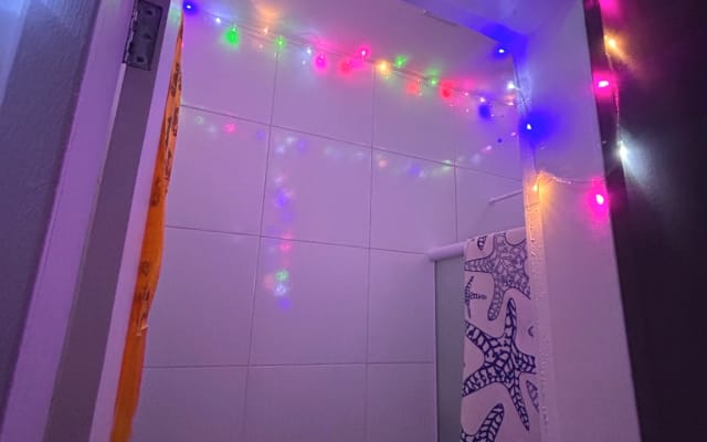 Super zentrales, neues, sicheres, ruhiges und diskretes Kitnet. Siehst